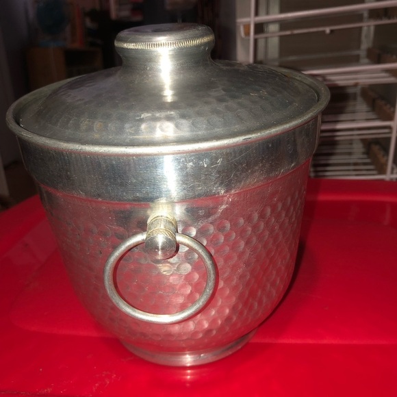 Vintage hammered aluminum ice bucket with lid. Man cave, bar accessories-used - Picture 2 of 7